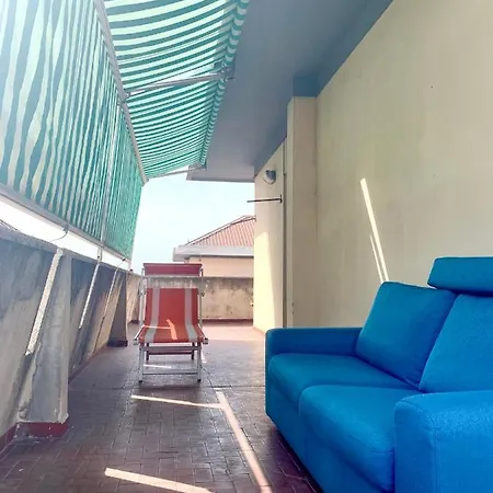 Magnifico Attico In Centro A Due Passi Dal Mare 아파트